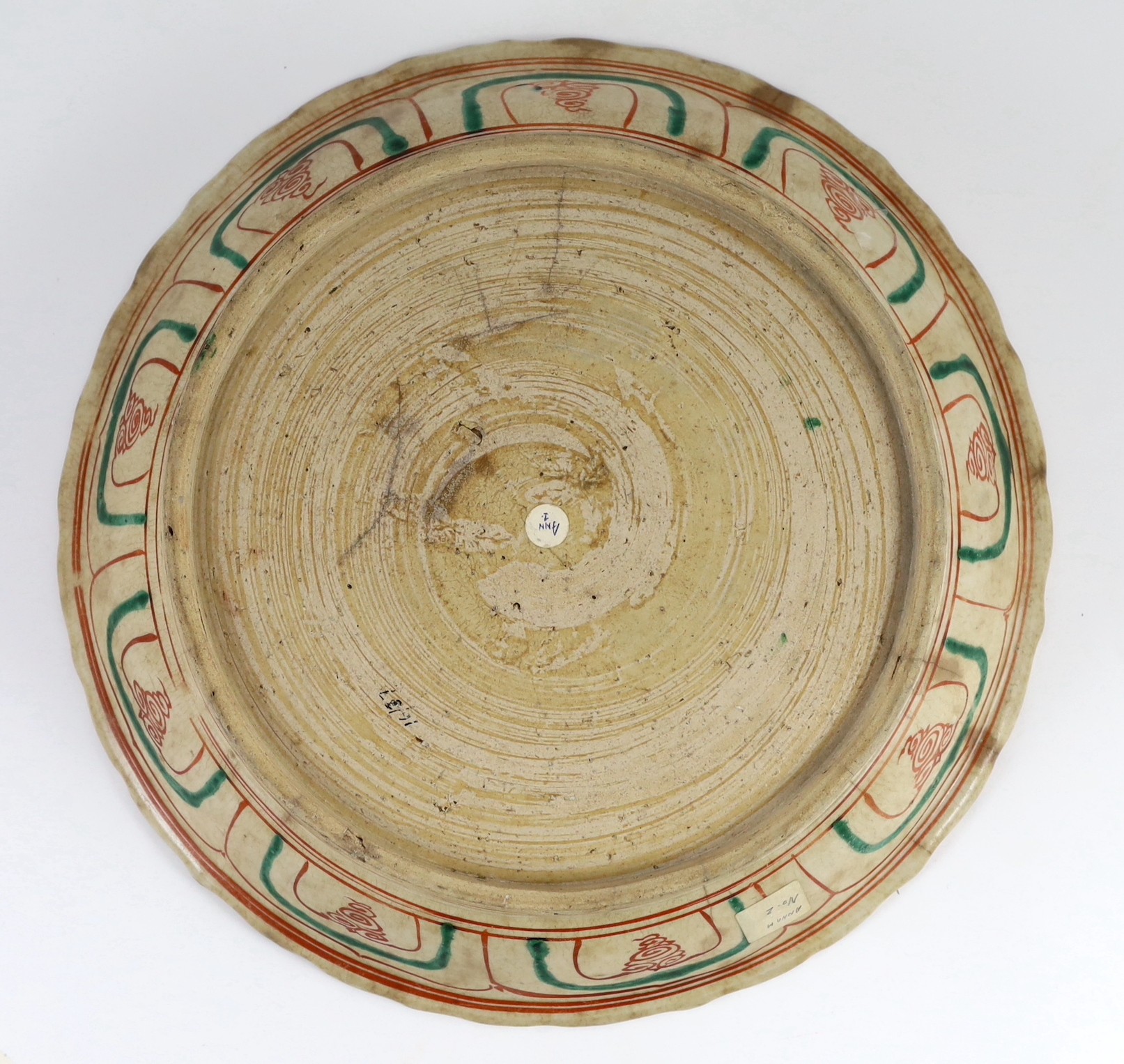 An Annamese polychrome ‘bird’ dish, 15th-16th century, 34.5cm diameter, stained and with cracks